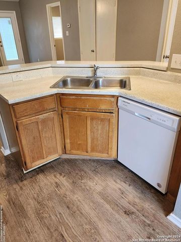 8919 shadow wood, Converse, TX 78109