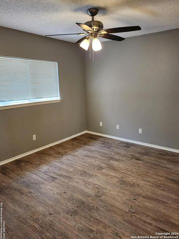 8919 shadow wood, Converse, TX 78109