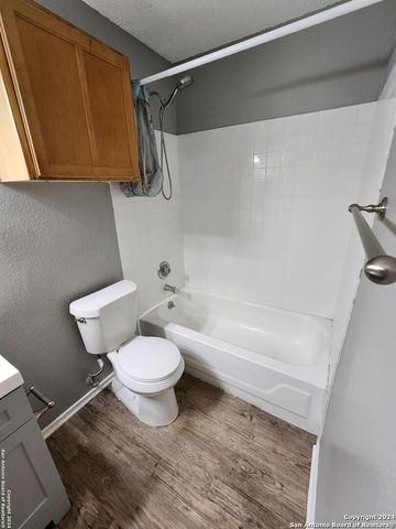 8919 shadow wood, Converse, TX 78109