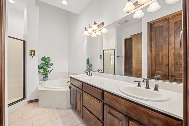 3801-12 Club House Rd, Kerrville, TX 78028