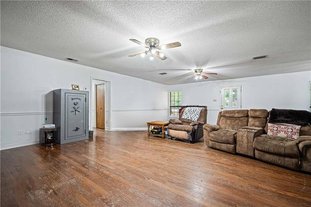 2729 Graham W Road, Mobile, AL 36618