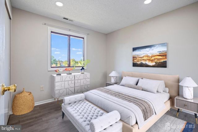 607 RAVENS CREST DR, Plainsboro, NJ 08536