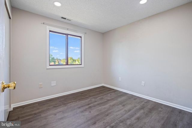 607 RAVENS CREST DR, Plainsboro, NJ 08536