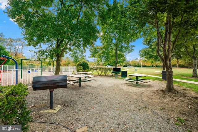 607 RAVENS CREST DR, Plainsboro, NJ 08536