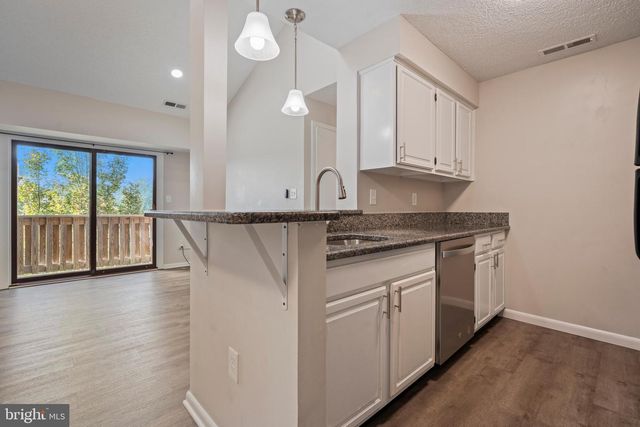 607 RAVENS CREST DR, Plainsboro, NJ 08536