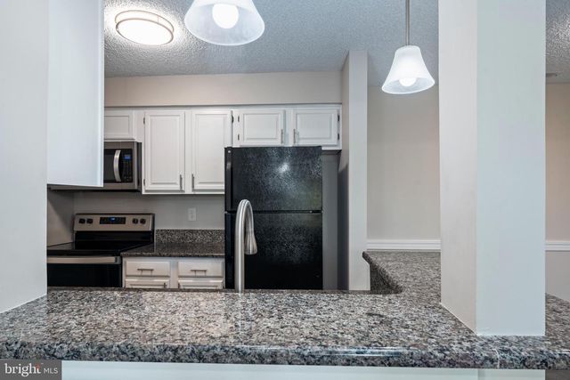 607 RAVENS CREST DR, Plainsboro, NJ 08536