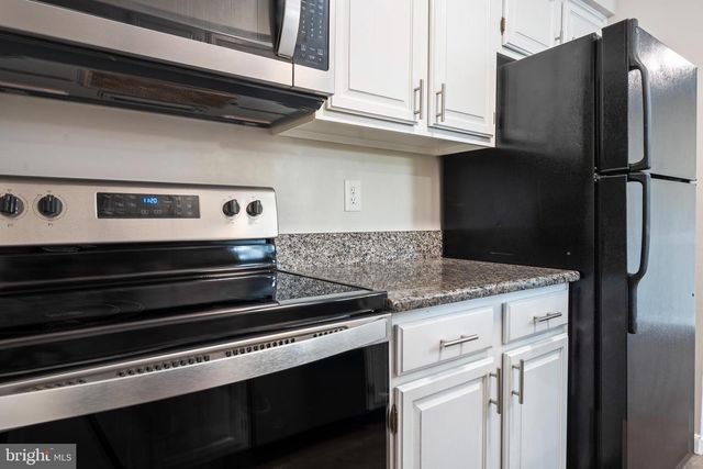 607 RAVENS CREST DR, Plainsboro, NJ 08536