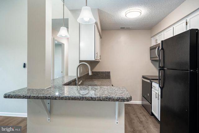 607 RAVENS CREST DR, Plainsboro, NJ 08536