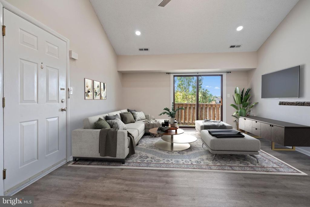 607 RAVENS CREST DR, Plainsboro, NJ 08536