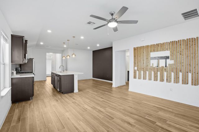 8215 McKamy DR, Austin, TX 78744