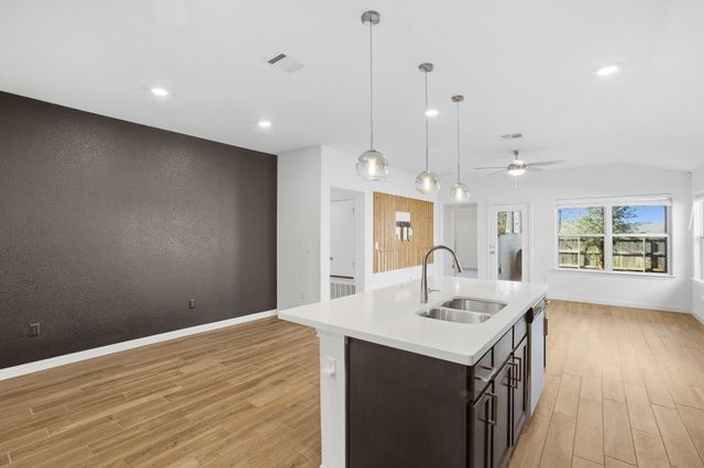 8215 McKamy DR, Austin, TX 78744