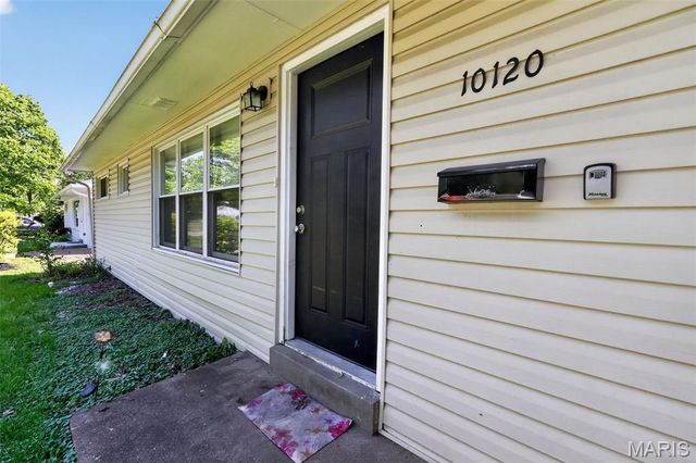 10120 Jett Drive, St Louis, MO 63136
