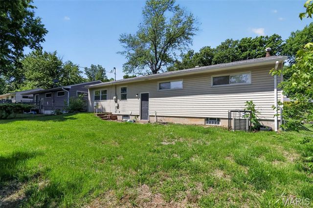 10120 Jett Drive, St Louis, MO 63136
