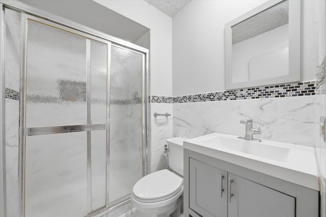 16861 Thackery Avenue, Oak Forest, IL 60452