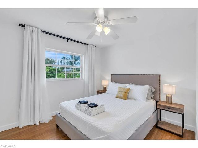 250 Willowick DR, Naples, FL 34110