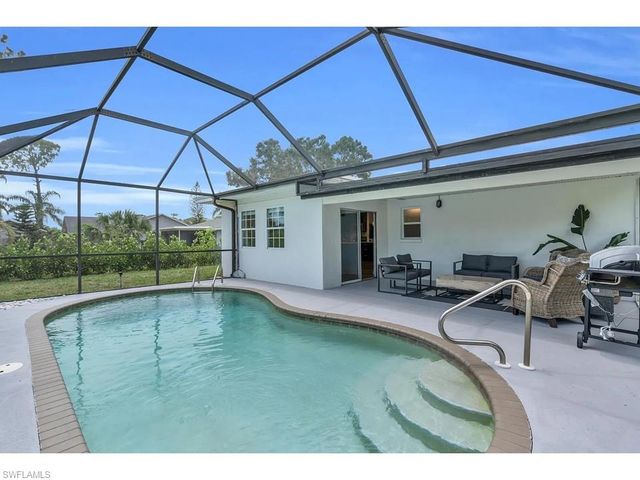 250 Willowick DR, Naples, FL 34110