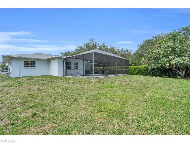 250 Willowick DR, Naples, FL 34110