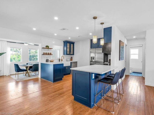 250 Willowick DR, Naples, FL 34110