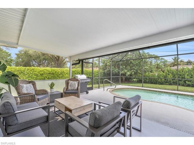 250 Willowick DR, Naples, FL 34110
