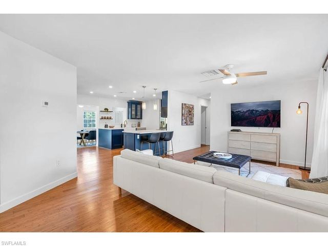 250 Willowick DR, Naples, FL 34110