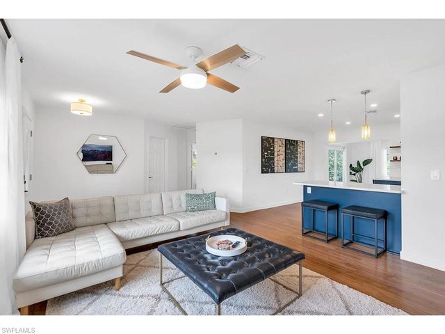 250 Willowick DR, Naples, FL 34110