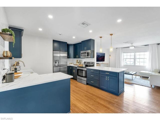 250 Willowick DR, Naples, FL 34110