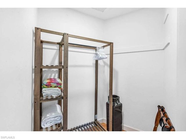 250 Willowick DR, Naples, FL 34110