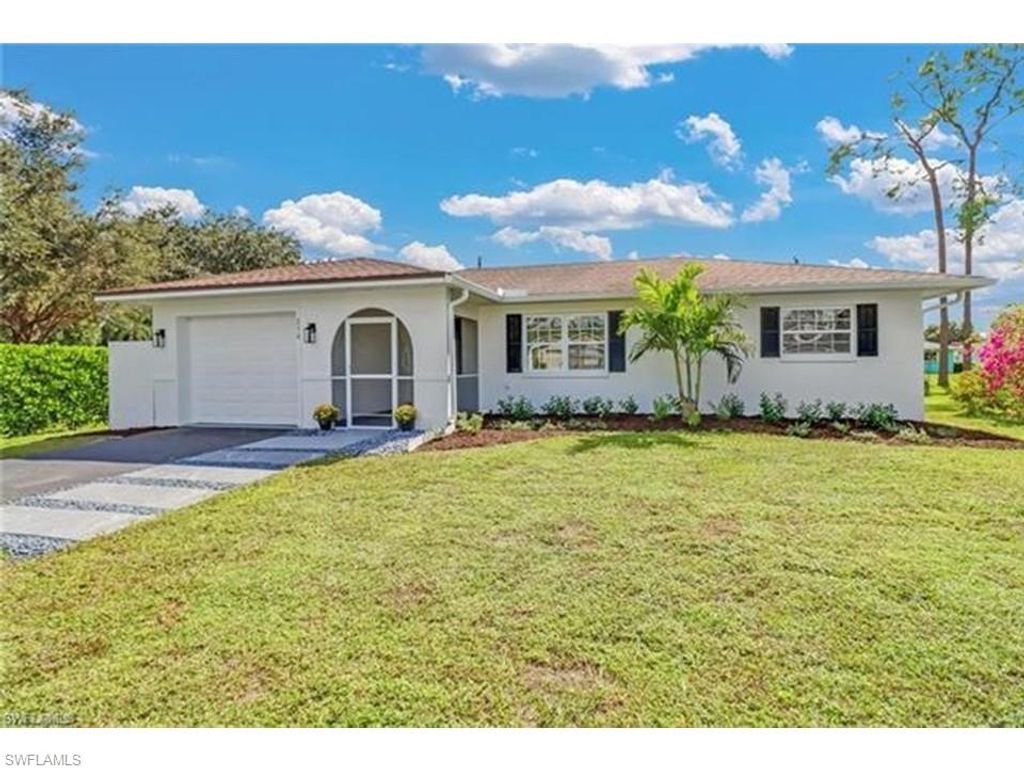 250 Willowick DR, Naples, FL 34110