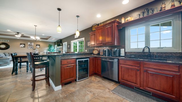 1815 White Pines Drive, Dixon, IL 61021