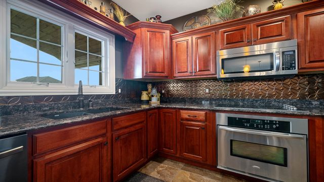 1815 White Pines Drive, Dixon, IL 61021