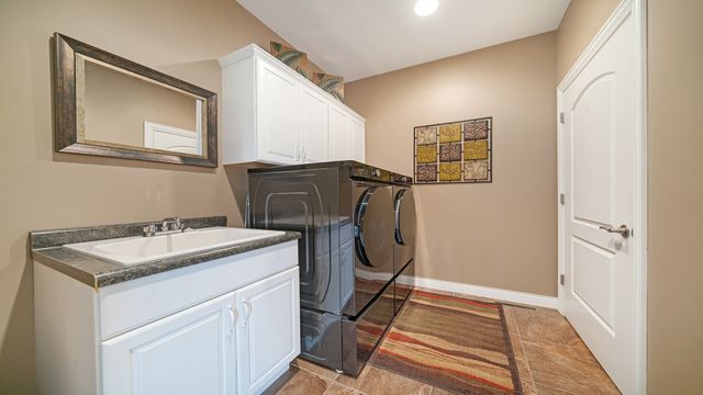 1815 White Pines Drive, Dixon, IL 61021