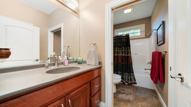 1815 White Pines Drive, Dixon, IL 61021