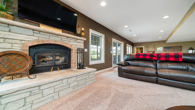 1815 White Pines Drive, Dixon, IL 61021