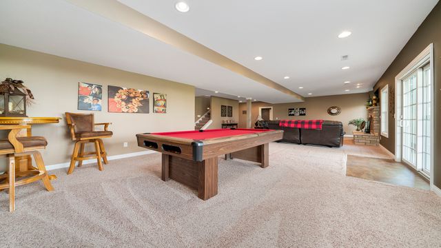 1815 White Pines Drive, Dixon, IL 61021