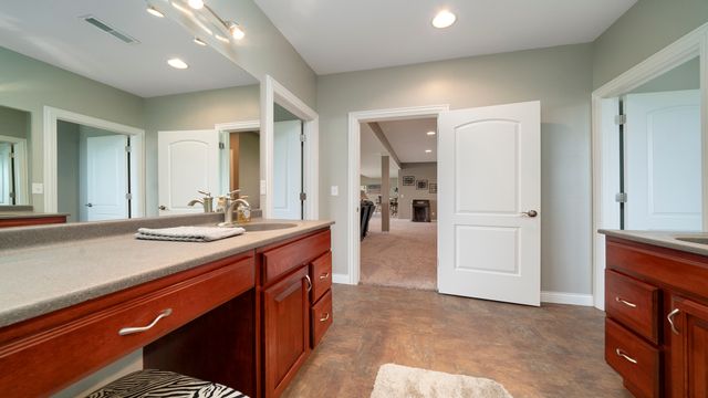 1815 White Pines Drive, Dixon, IL 61021