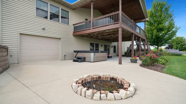 1815 White Pines Drive, Dixon, IL 61021