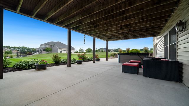 1815 White Pines Drive, Dixon, IL 61021