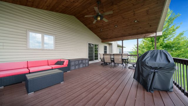 1815 White Pines Drive, Dixon, IL 61021