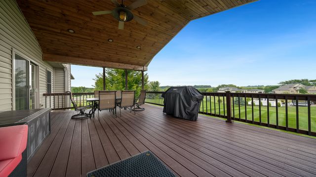 1815 White Pines Drive, Dixon, IL 61021