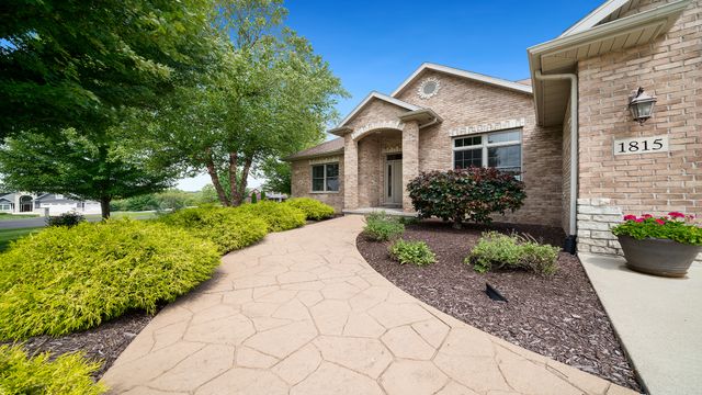 1815 White Pines Drive, Dixon, IL 61021