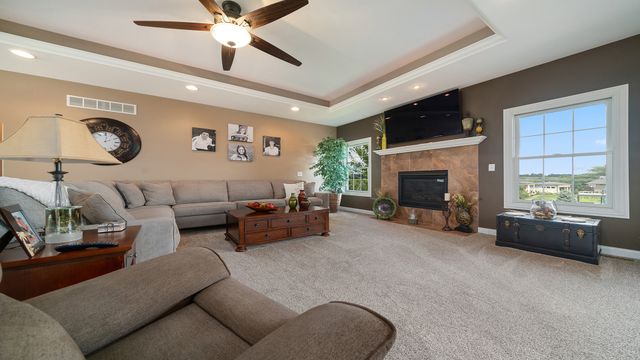 1815 White Pines Drive, Dixon, IL 61021