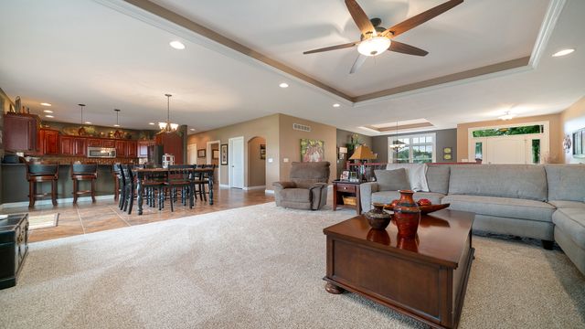 1815 White Pines Drive, Dixon, IL 61021