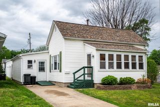 917 S 11TH Street, Herrin, IL 62948