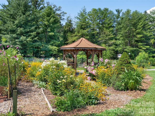 201 Crowfields Drive, Asheville, NC 28803