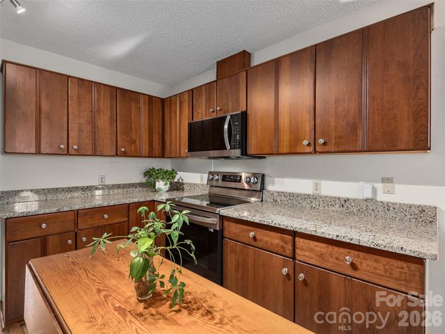 201 Crowfields Drive, Asheville, NC 28803