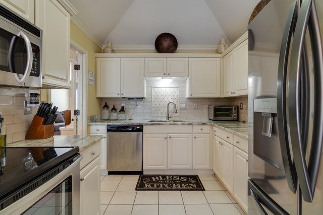 8794 OVERCUP OAKS DR, Memphis, TN 38018