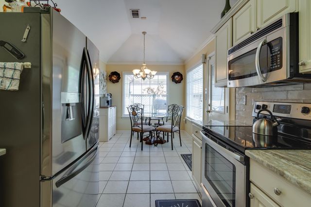 8794 OVERCUP OAKS DR, Memphis, TN 38018