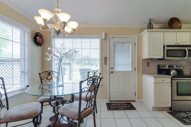 8794 OVERCUP OAKS DR, Memphis, TN 38018