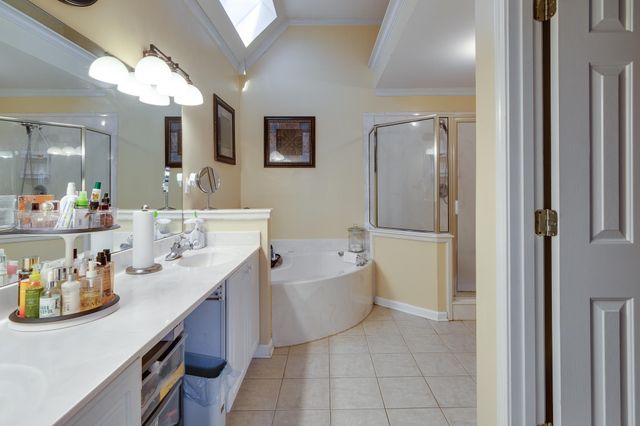 8794 OVERCUP OAKS DR, Memphis, TN 38018