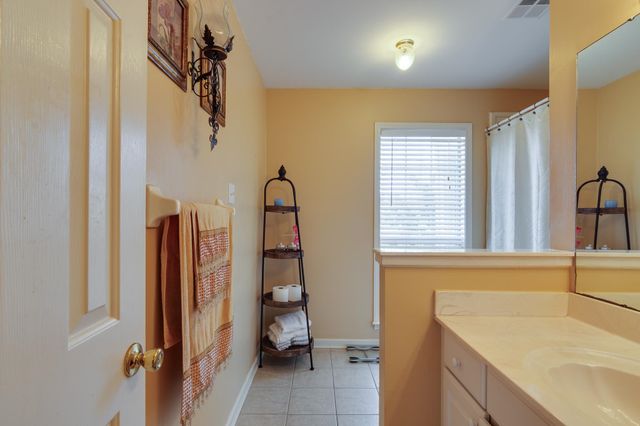 8794 OVERCUP OAKS DR, Memphis, TN 38018